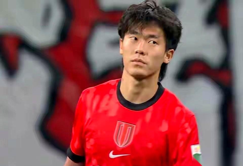 一场中超比赛，7次把球踢进门，裁判的哨子吹掉了4个。最狠的是补时第96分钟，客