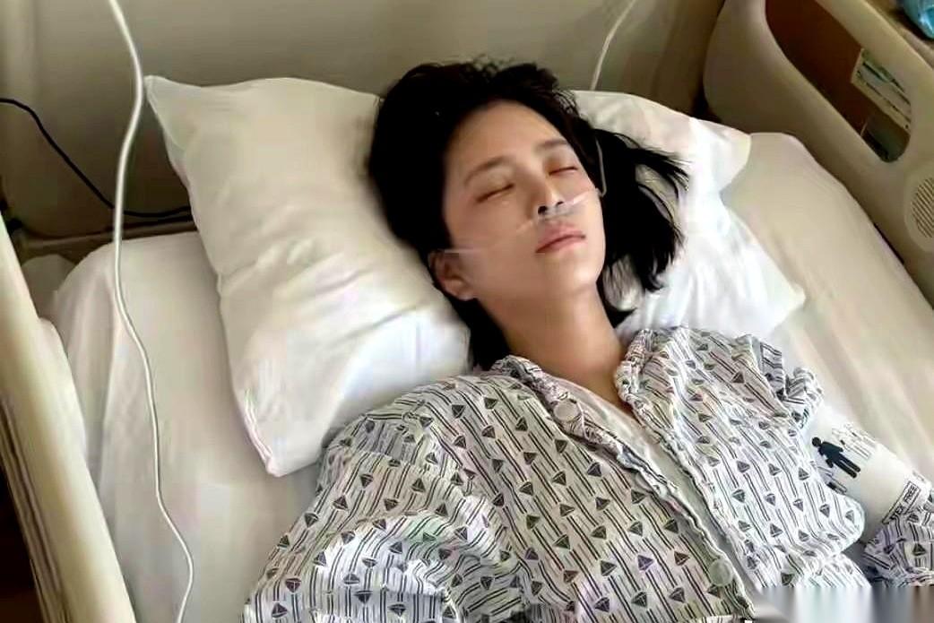 杜淳妻子王灿，自己曝了件大事。她说，刚在医院切掉了一片肺叶。镜头前，她没提手