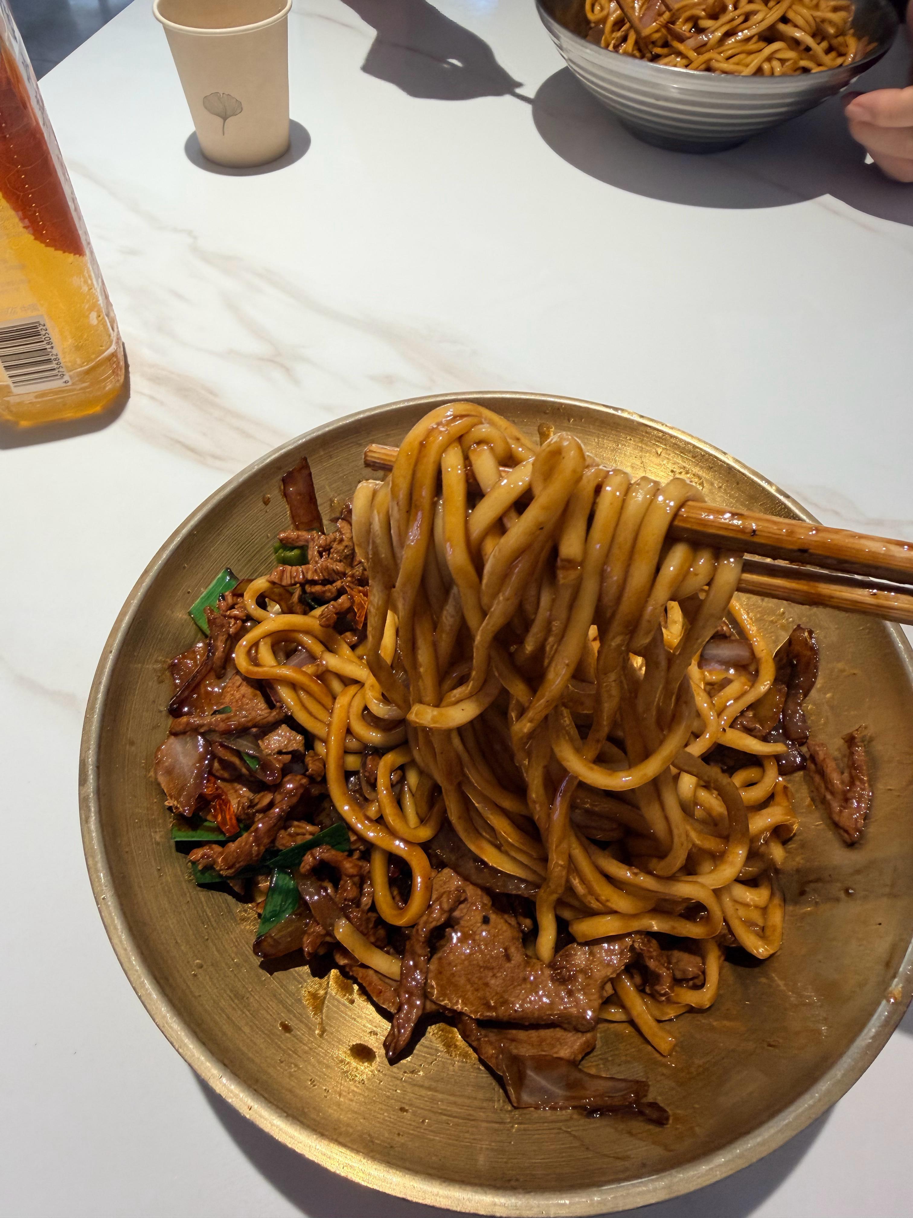 来碗浇头面，牛肉丝+猪肝，粉丝先吃[doge]。​​​