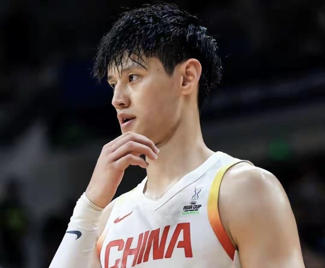 中国男篮重大调整，郭士强淘汰三人引争议，胡明轩有望再成队长中国男篮目前正在展