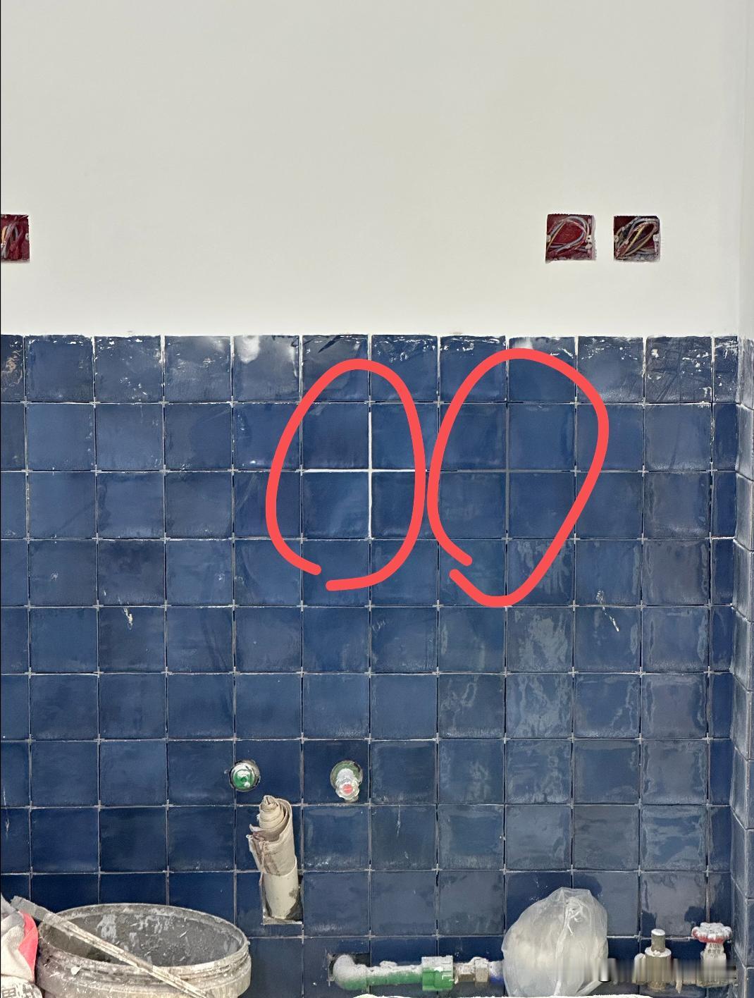 美缝选左还是右更好看？担心白色美缝大面积弄完很突兀但又担心灰色美缝不出效果显