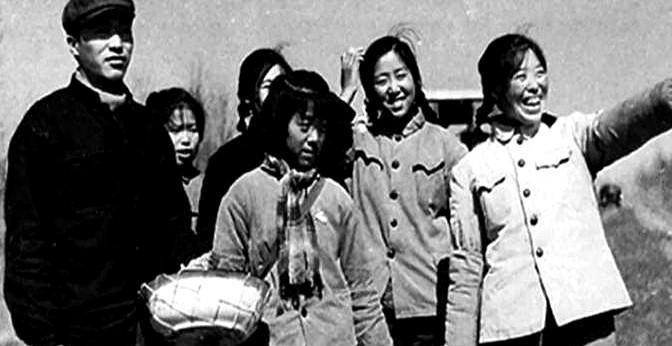 1977年秋，知青点里只剩王建全和杜玉娟了。那天，王建全对杜玉娟说：“姐，我