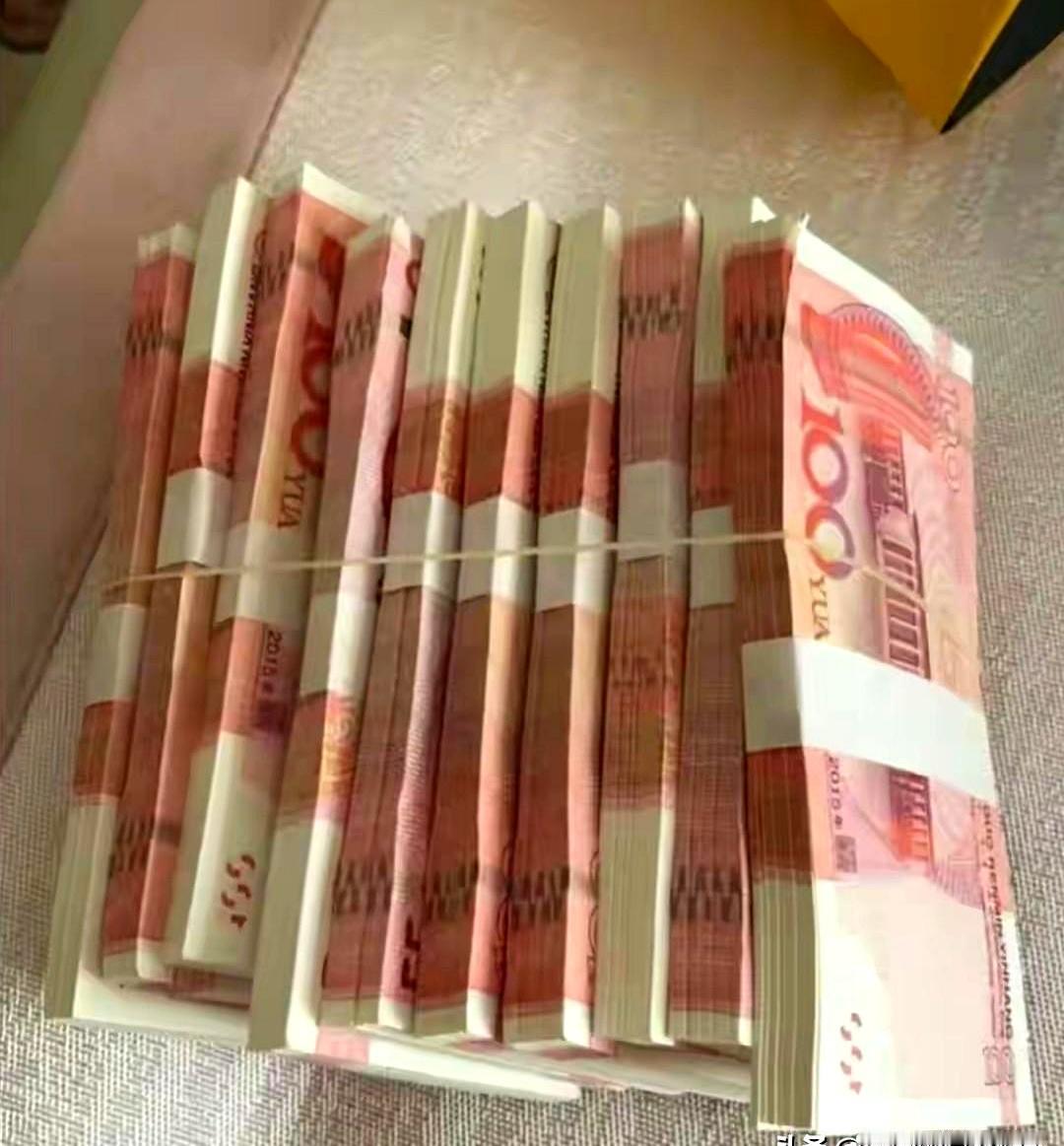 昨晚快睡下时，电话一响，女儿开口就是买车的事：看中了一台二十六万上下的车，账面上