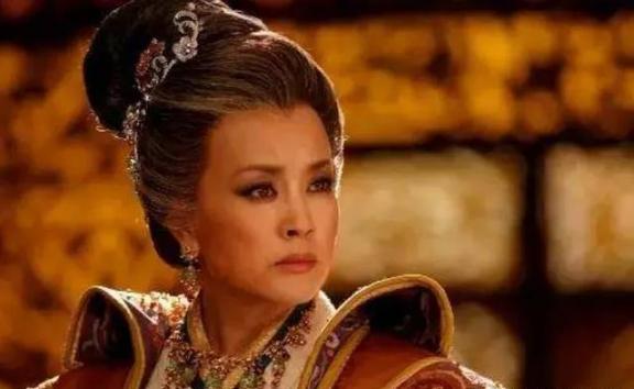 一日，武则天对张德说：“爱卿，听说你生了个儿子，恭喜啊。”张德连忙跪谢皇恩。不料