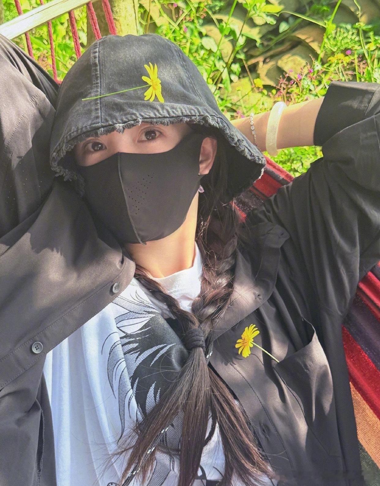 内娱的🍉1.黄晓明对张雅琪意见很大，因为她的存在，他的节目一直吐槽声不断，碍于镜头，他又不能表现得