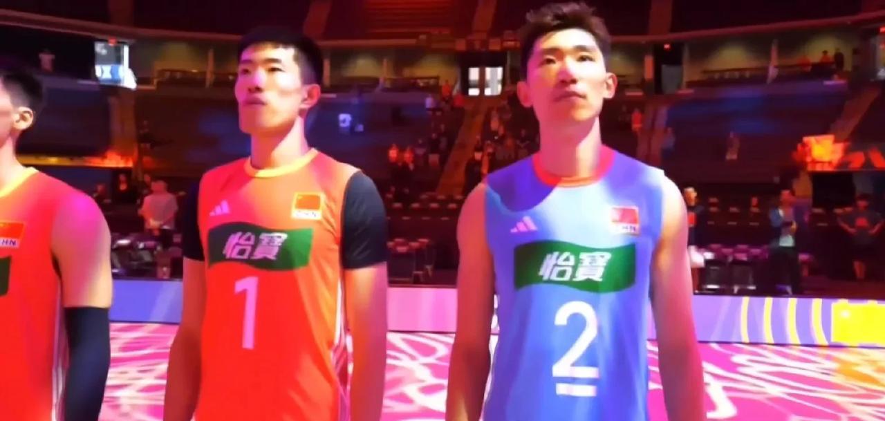【中国男排迎战意大利】中国男排与意大利的比赛马上开始，看到队长江川穿着自由人的