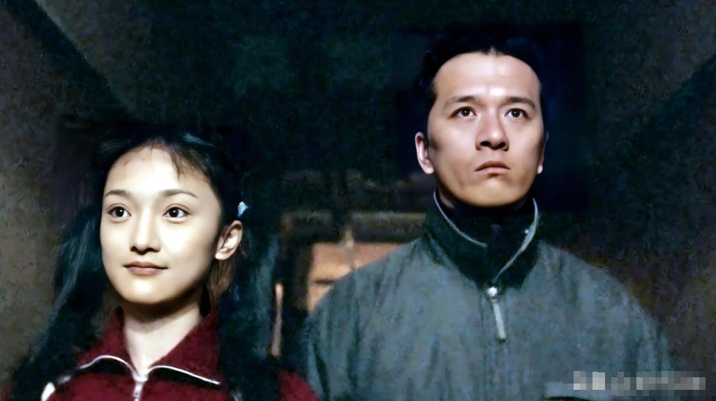 2010年，周迅前任男友贾宏声趁父母没留意，从14楼跳了下去，父母冲下楼时，人已