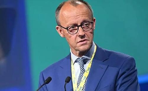 治不了俄罗斯，还治不了你？默茨一句话，以色列彻底怂了。这次默茨发火，导火索特