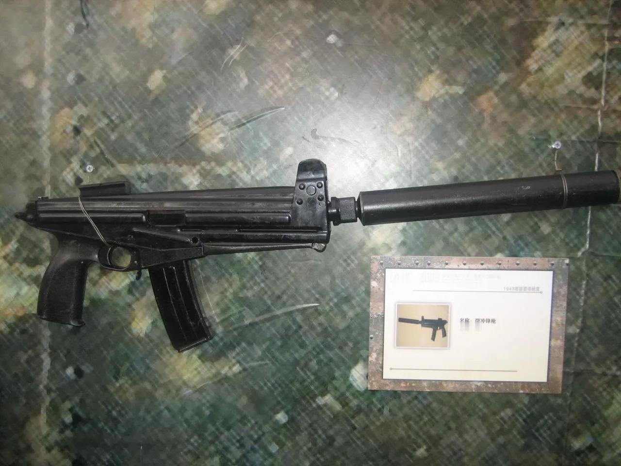 国产411冲锋枪，是北方工业公司生产的芬兰JaTiMatic冲锋枪改装版有发射