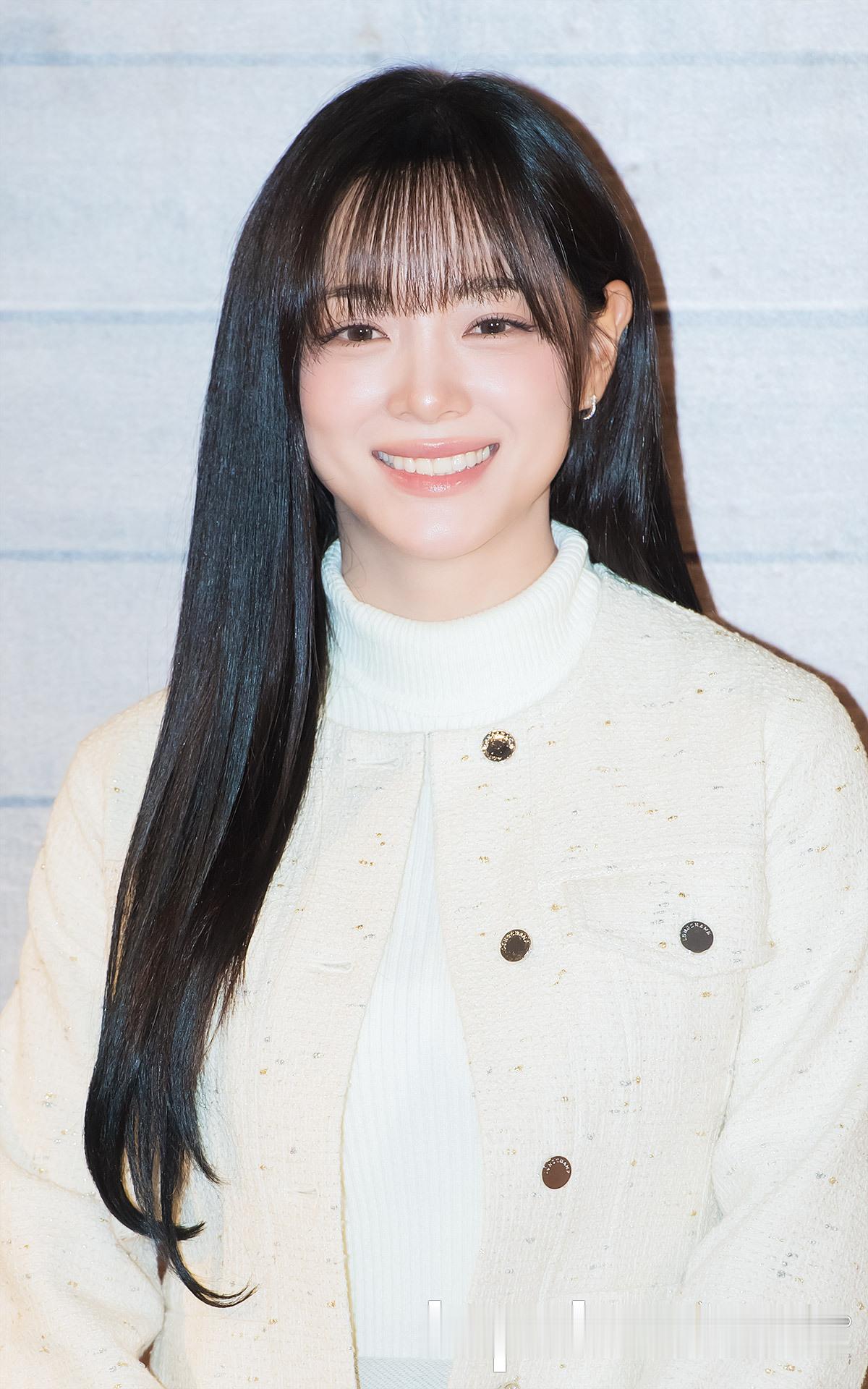 金世正、IRENE裴珠泫、SULLYOON、JIWOO、曺柔理等青春靓丽面孔亮