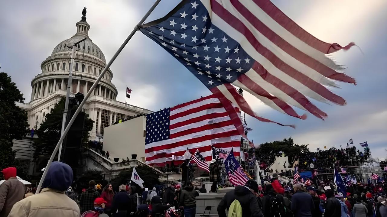 美国摊牌了，直说不许别国比自己强！最新安全战略33页纸，说白了就一句：谁冒头就摁