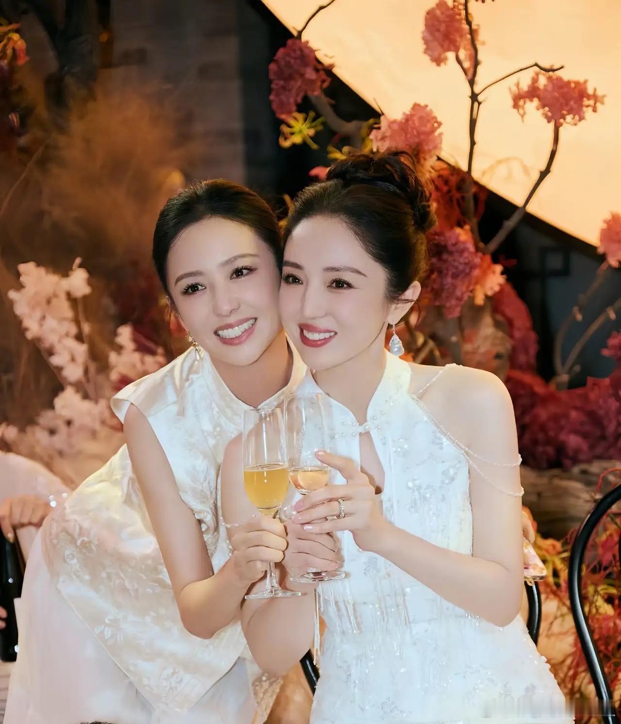 果然还是男人更懂男人，我问老公：董璇和佟丽娅，哪个更招异性喜欢？他想都没想就说：