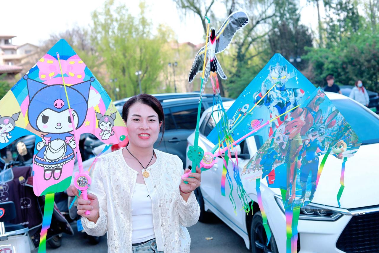 人像摄影约拍跟拍樱花春日穿搭玉泉山樱花人像原创原图直出照片全民摆摊