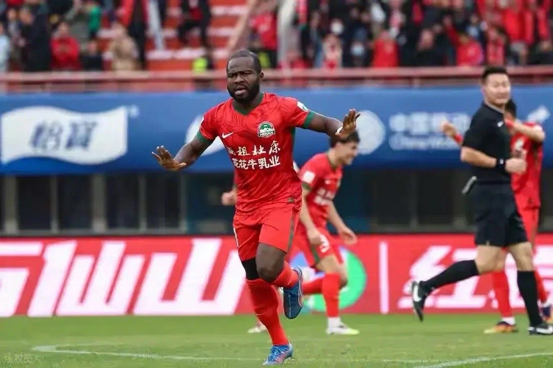 河南队0-3不敌北京国安，无缘冠军，今晚两大输球原因：一是从开场到结束，河南队所