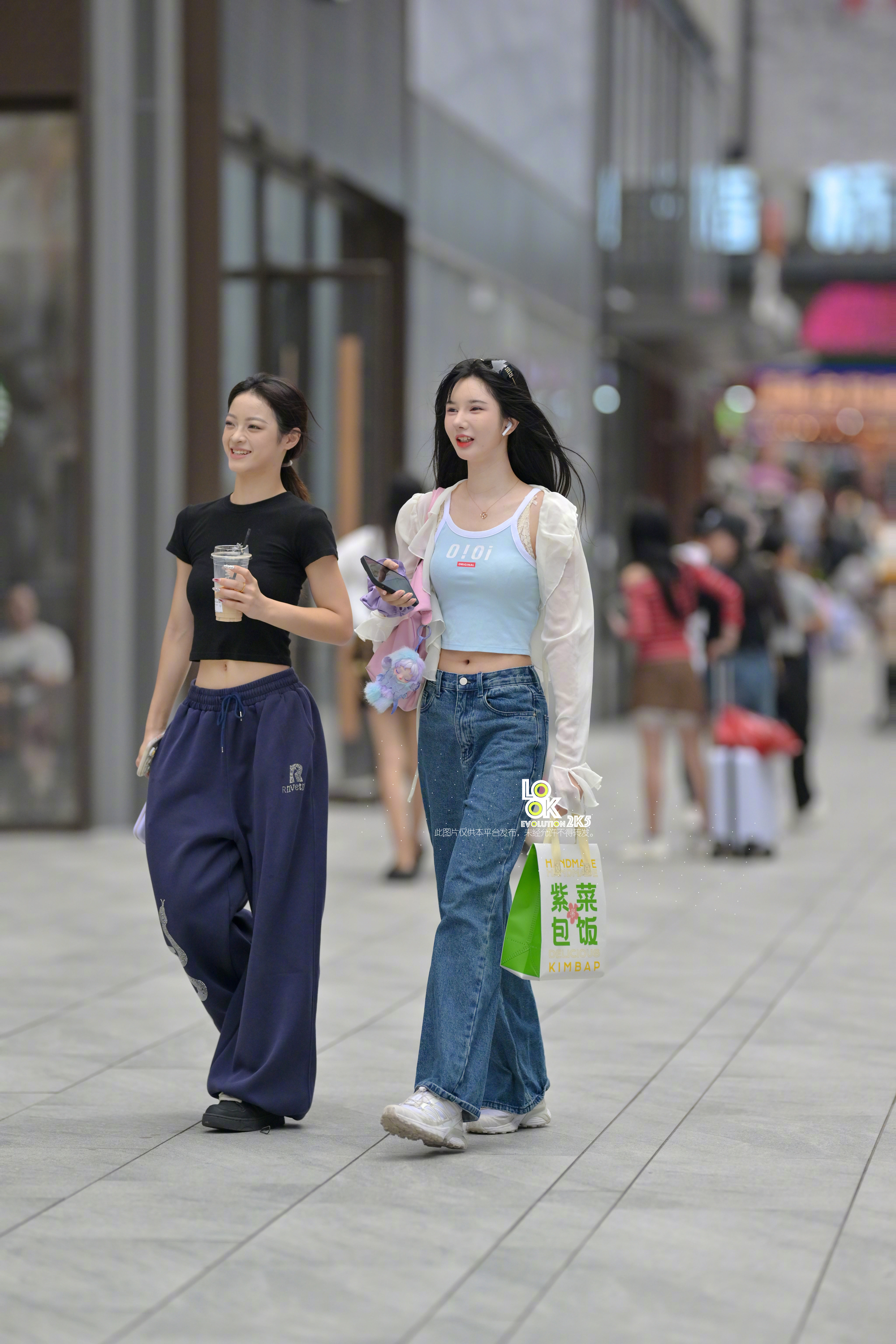 还是天气暖和的时候街拍好看哈！​​​