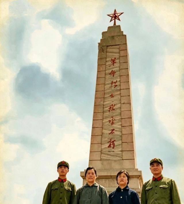 1974年，在解放海南岛战役牺牲的原40军119师副师长黄长轩烈士的妻子李萍