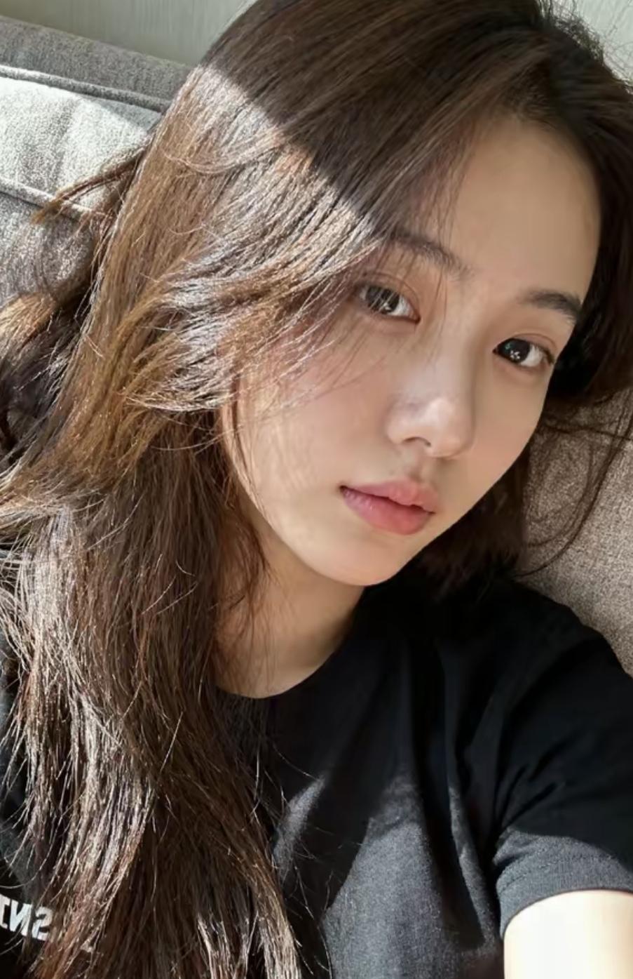 我36岁，以前睡觉像关灯，现在像手机没电——半夜突然睁眼，再也按不回关机键。