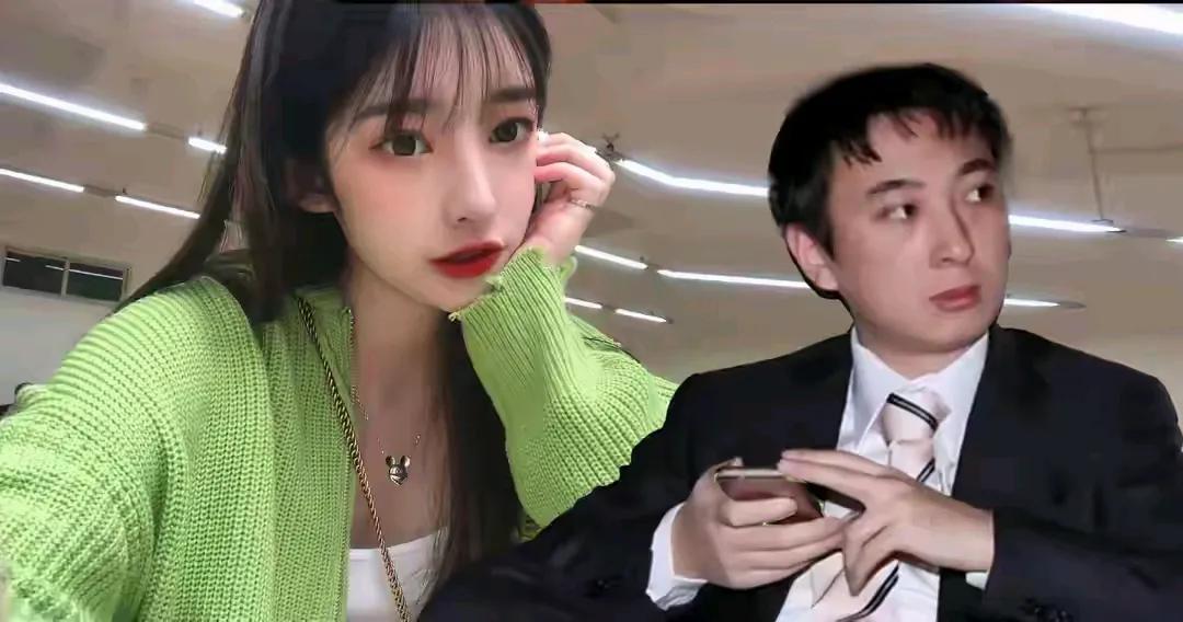 王思聪孩子的妈还这么年轻漂亮，生娃要趁早，娃大了自己还貌美如花。