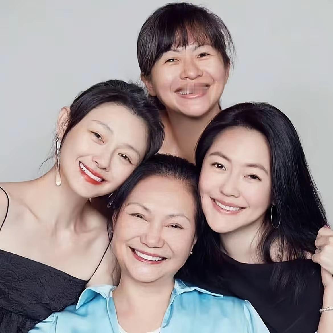 一直很好奇同样是一母同胞，为什么小S她和二姐大S还有大姐徐熙娴的脸型完全不一样呢