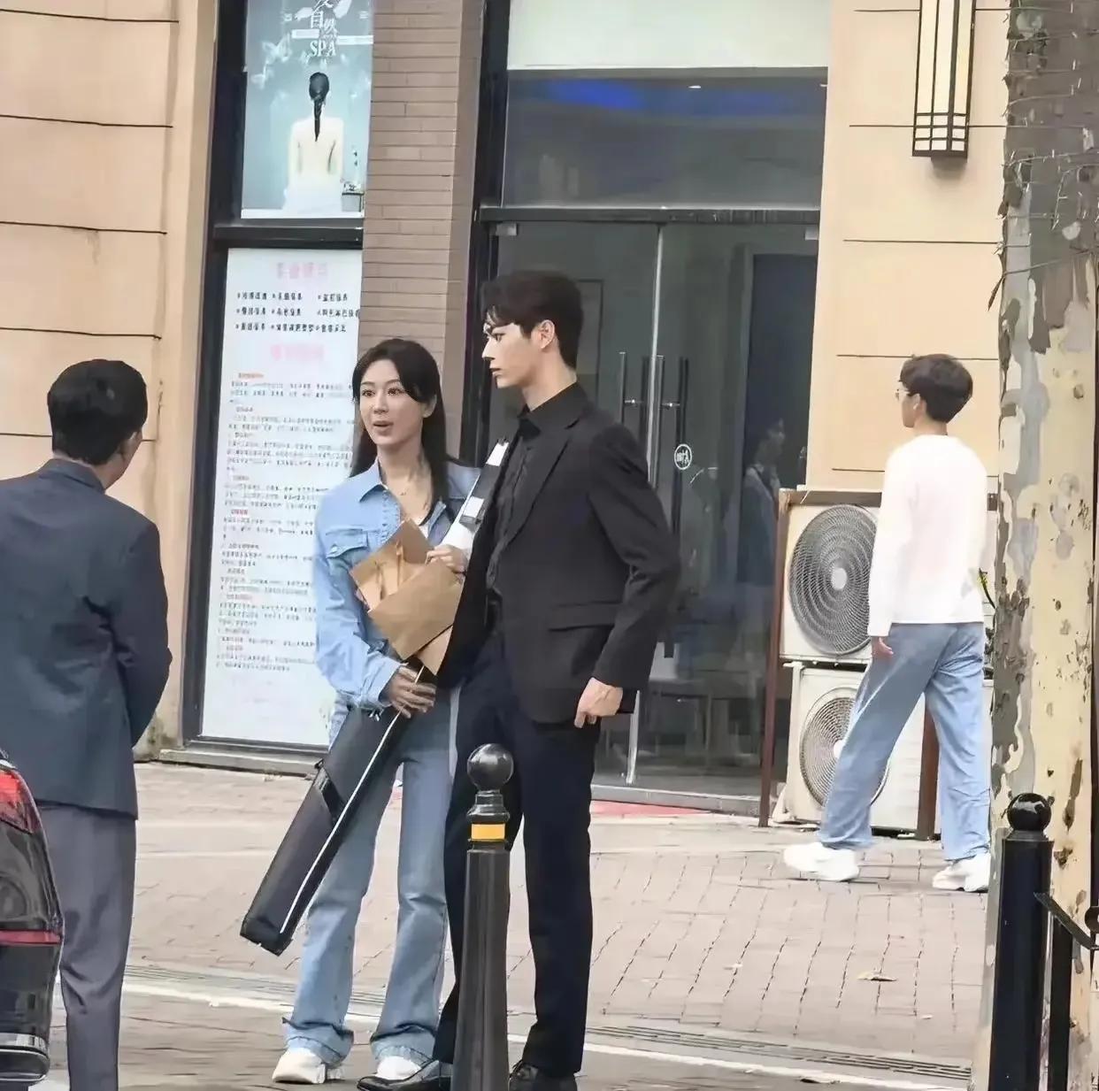 不愧为顶流，生图都这么抗打，比电视上还好看，难怪能火成这样，网友直呼演技颜值俱佳