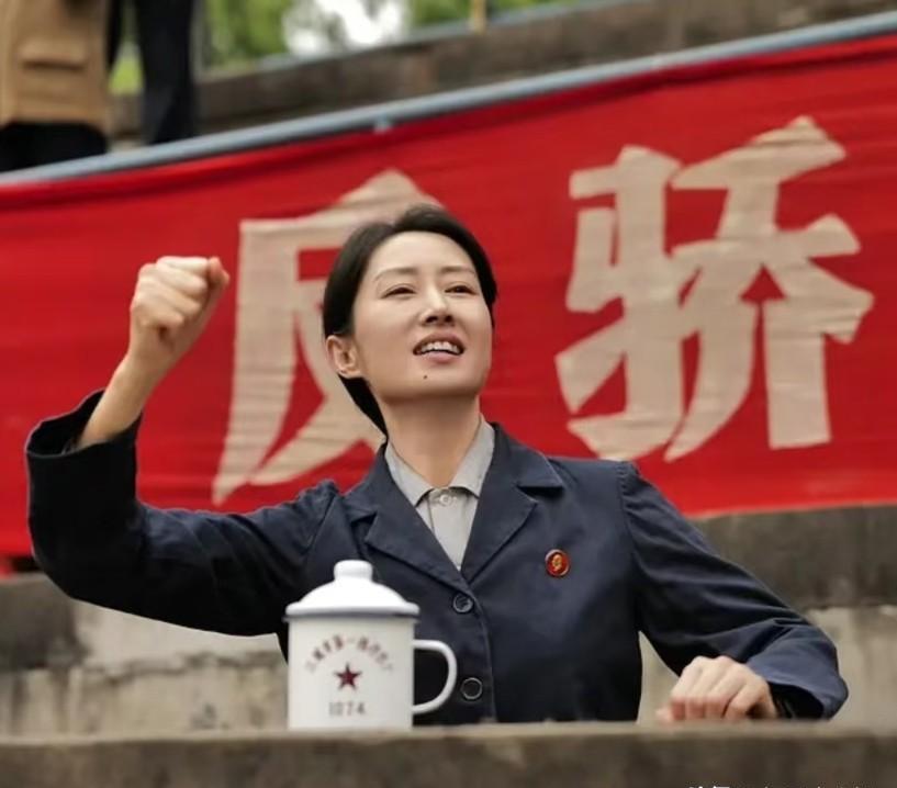 你敢信？刘敏涛最可怕的从来不是当主角是把配角演成你记忆里的活人演《纯真年代