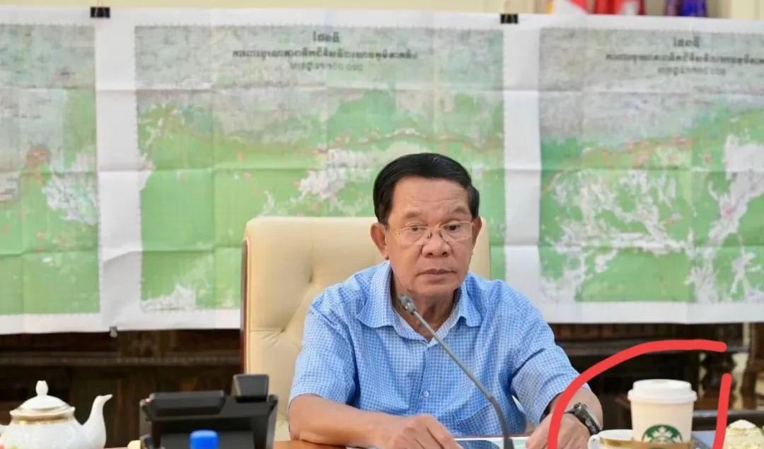 洪森一点不紧张，跟柬埔寨管理层开会的时候还有心情叫“外卖”。这个外卖是叫他身边