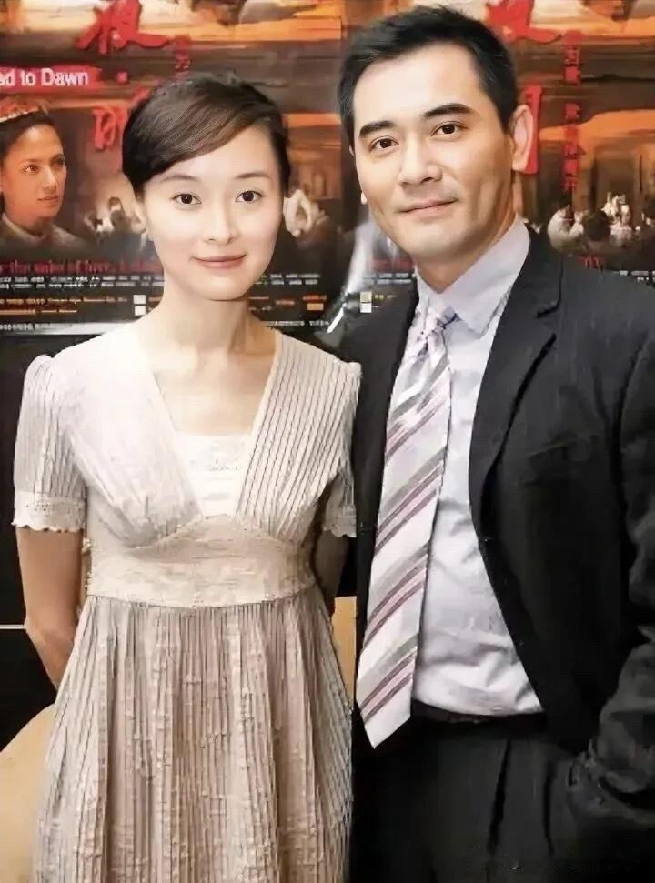 吴越算不上传统的美女，但她好像一直是这种发型，随意的生活穿搭，都很有气质，是百看