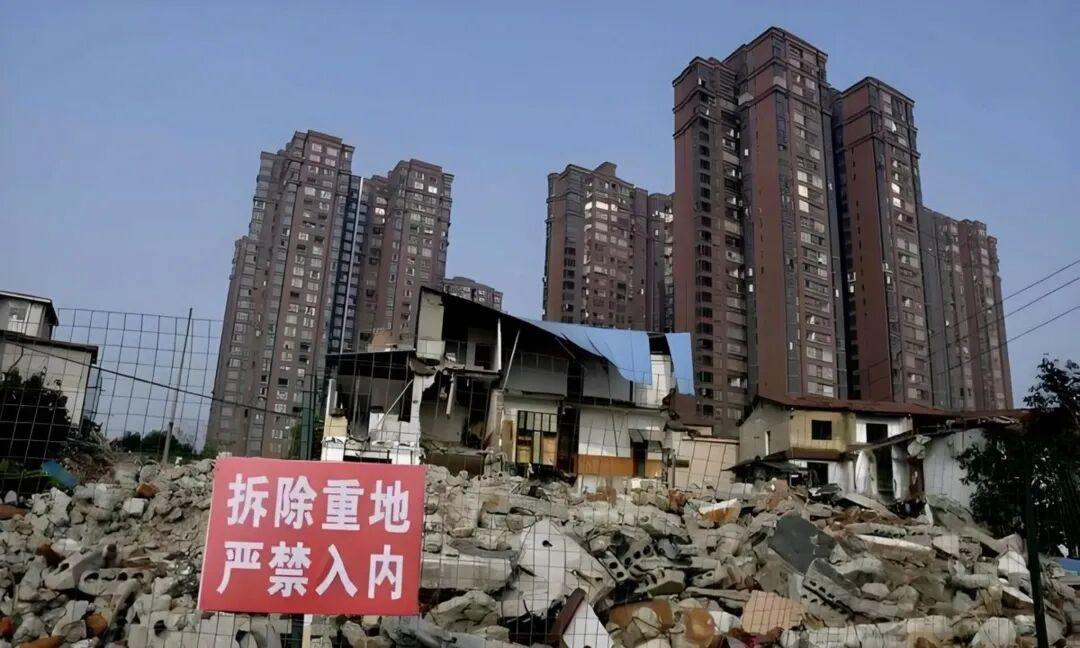 北京西城46天老楼变电梯智能新房！广州长沙危房原地重生，人民日报连发两文揭秘：你