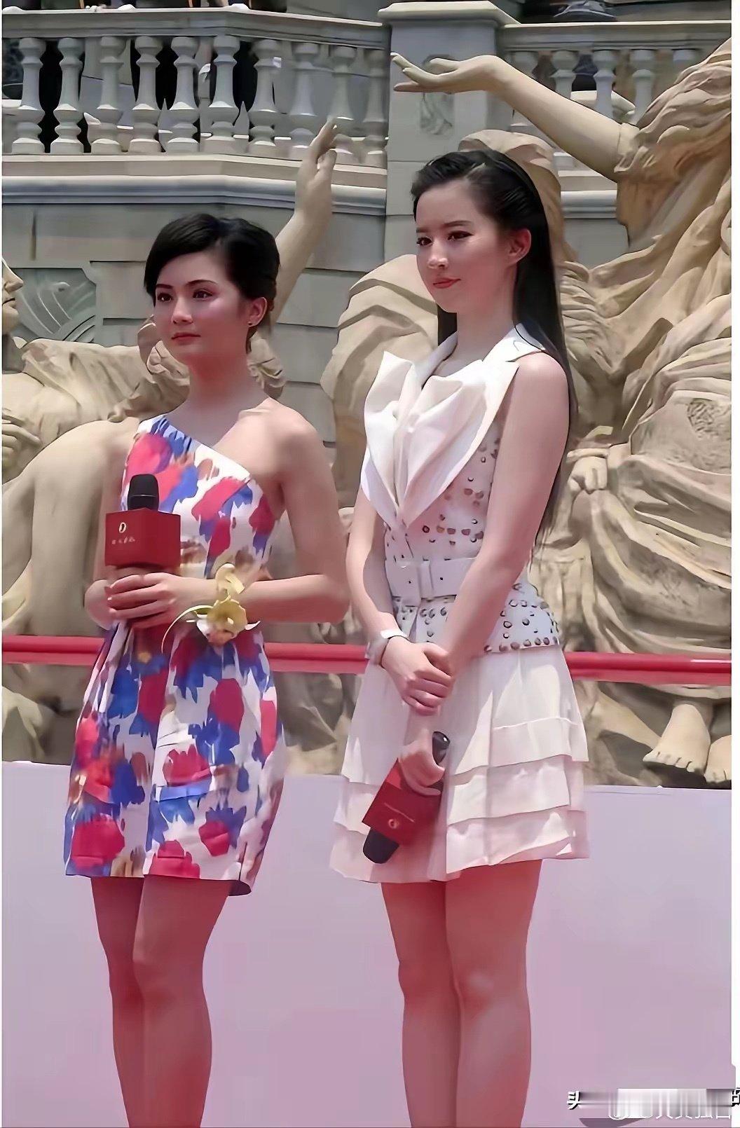 右边是刘亦菲，左边是谁啊？​