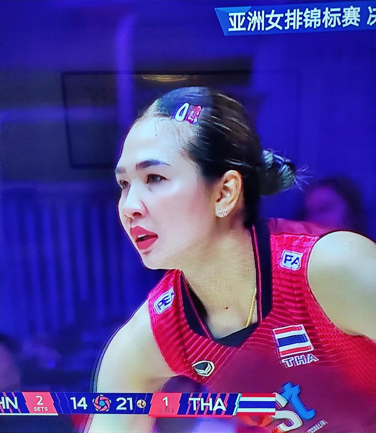 中国女排与泰国女排最大的区别：泰国队有主心骨，就是这位不管输赢都是笑哈哈的11号