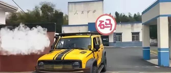 直接报警最好，谁也别同情谁，可怜谁，不值得。报警的赔偿也好谈，派出所做中间人，不