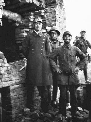 1948年，黄维召开军事会议，问杨伯涛：“我们当面共军是谁？”杨伯涛说：“陈赓。