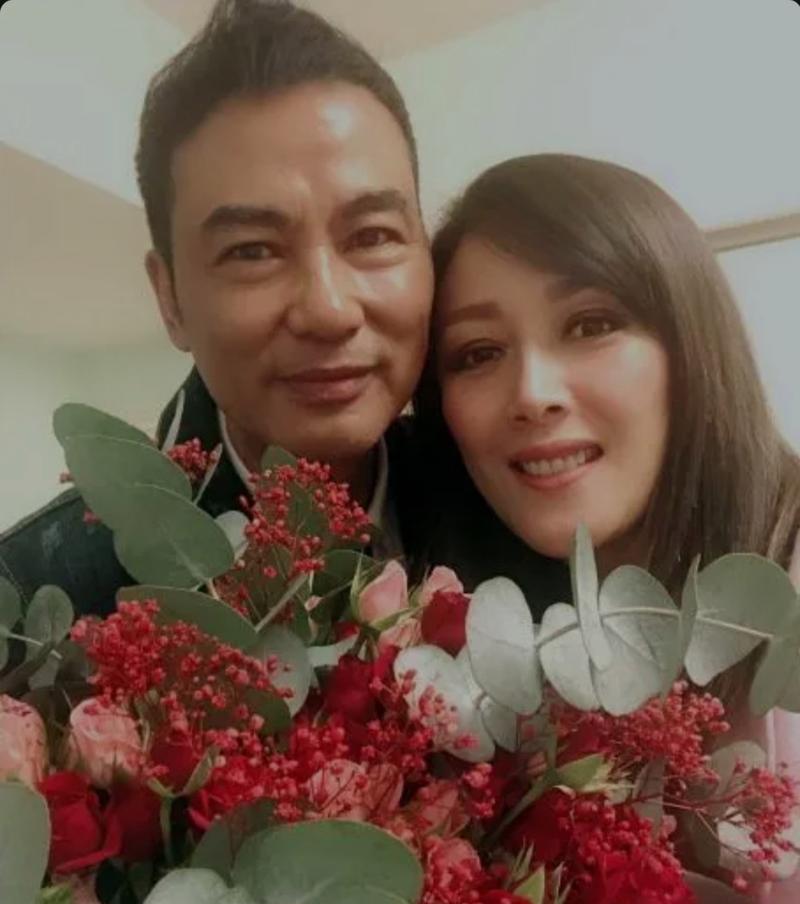 一个发誓丁克的男人，最终的归宿，是给女儿铺路。父亲是殉职警察，他住板间房长大