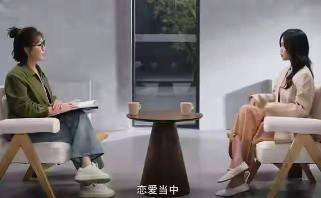 这张照片是守时先生曹俊和迟到小姐蓝莹莹热恋时拍下的，他们在一起3年，曾一起健身，