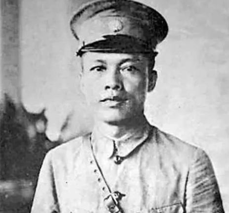 陈济棠是一个很矛盾的人，他在任时把广东治理得非常好，大搞城建：修了30几条马路，