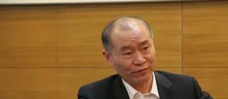 12年跌掉一个车企！江淮的生死转折来了。1964年，一群技术员敲敲打打，