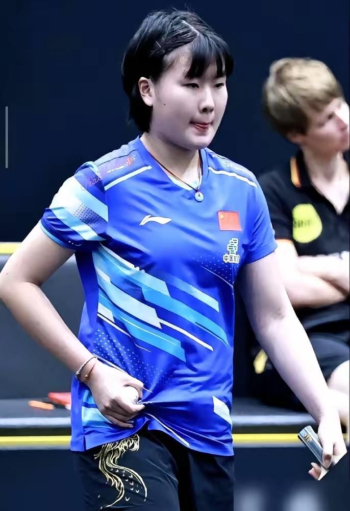 姜依依是国乒的“潜力股”！15岁的姜依依已经被天津729作为单打选手启用了，她的