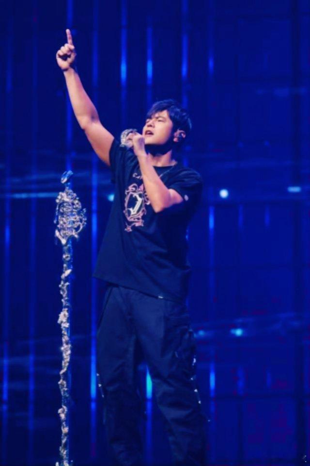 周杰伦发文告别嘉年华巡演无与伦比，为杰沉伦！❤️杰伦历时6年、横跨26座城市、累