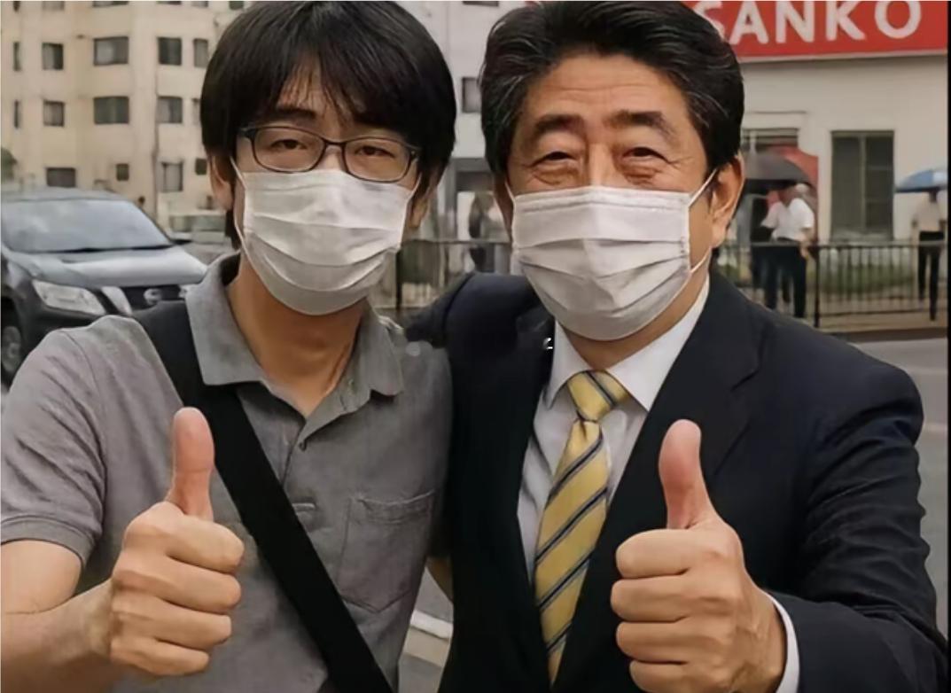 这就不得不再复习一遍哥俩好了。你看人家放一起其实也是挺开心的，多大个事啊，鞠躬一