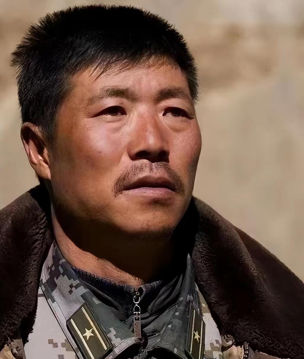 祁发宝，男，汉族，1979年3月生，中共党员，乌鲁木齐陆军学院步兵指挥专业毕业，