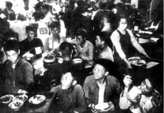 1954年夏天，大生源油厂炊事员毛善庆创造了历史记录：出饭率达到了惊人的四斤一两