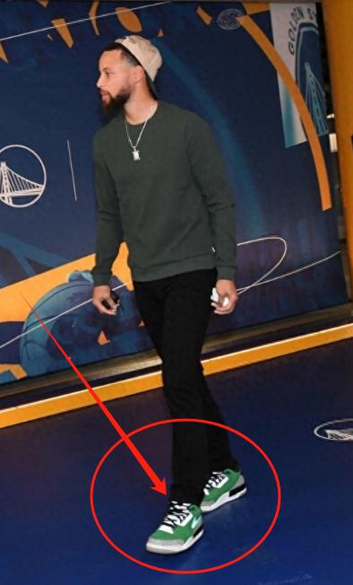 库里今年8月来重庆宣传风风火火，最终还是选择不与安德玛续约。其实说白了就是那件事