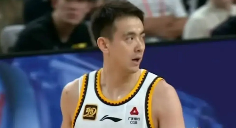 辽篮大败广厦26分，不是偶然，其实是必然。杨鸣从不培养新人，故步自封，死用老将。
