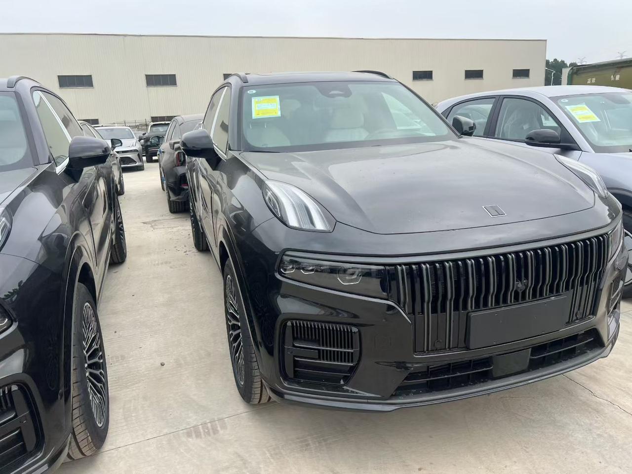 最新到店，领克09四驱探索版Ultra，指导价248800，轻微运损如图，包修