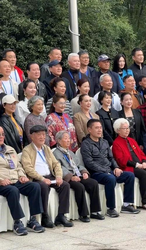 一张老照片，全部是演员。问我识几个，十人九不全。