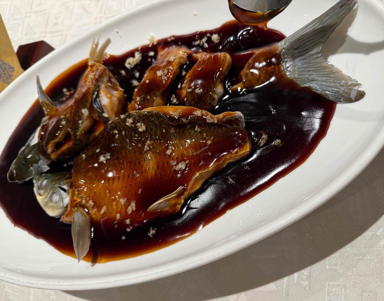 西湖醋鱼，久闻大名西湖醋鱼，名不虚传