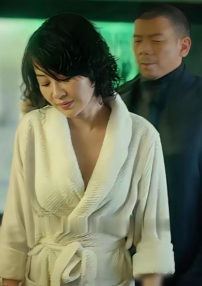 聊《老炮儿》那点事，咱直接说干货！首映礼上冯小刚就撂过话，和许晴那段戏全是即兴的