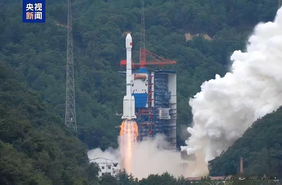【快讯】就在今天中午11点55分，西昌卫星发射中心一道烈焰划破长空——长征三号乙