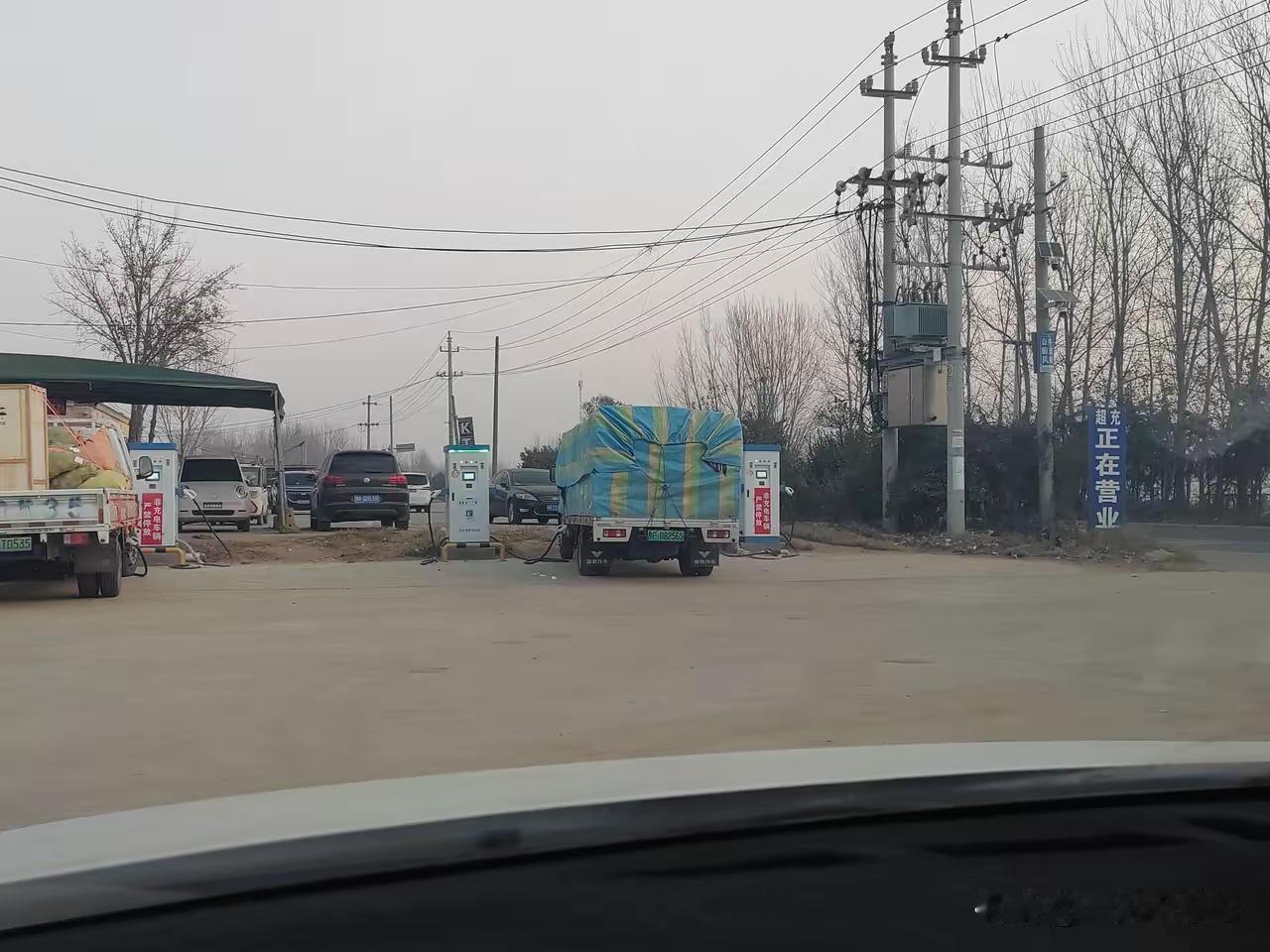 只买交强险就上路的人建议这样做，就可以一直让别人为你修车。1.必须要遵纪守法，