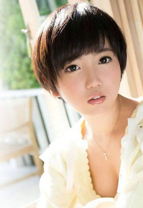 笑话：上大学时看上一个让我心动的女生，穷追了快两年了，女生一次也没有主动约过我。